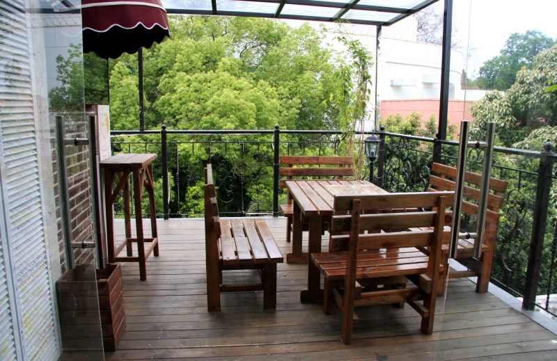 Who Does Balcony Repairs